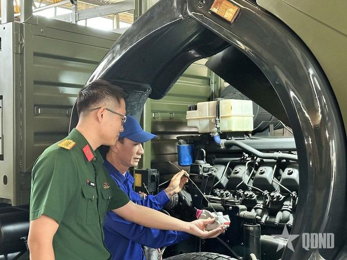  Kiểm tra, bổ sung dầu mỡ các hệ thống. 