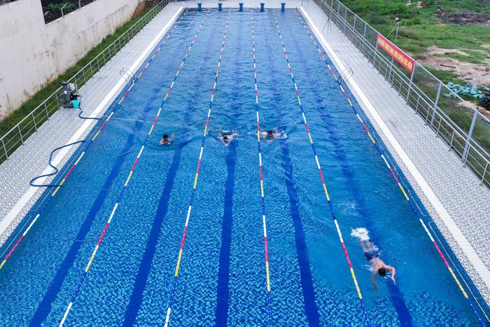 Luyện bơi 300m, bơi cứu đuối ở Bộ tư lệnh Vùng Cảnh sát biển 2.