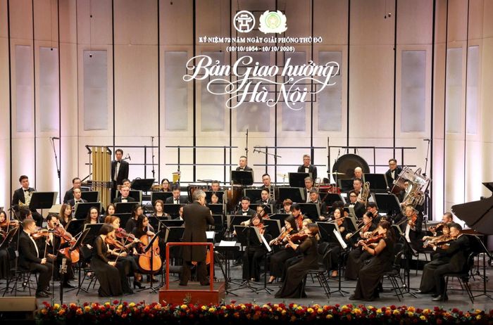 Chương trình “Bản giao hưởng Hà Nội” chào mừng kỷ niệm 72 năm Ngày Giải phóng Thủ đô.