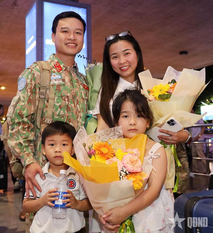 Hạnh phúc trong giây phút đoàn tụ.  