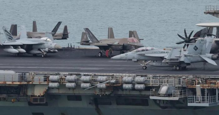 Máy bay chiến đấu trên tàu sân bay USS Abraham Lincoln tham gia cuộc chiến với Iran tại Trung Đông. Ảnh: Reuters