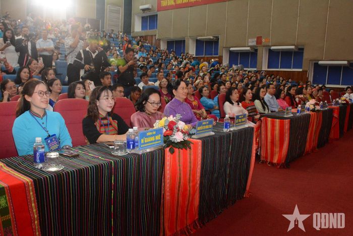  Các đại biểu tham dự đêm hội.