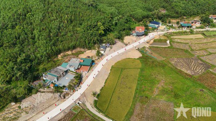 Quang cảnh tuyến đường mới được hoàn thành, đưa vào sử dụng.
