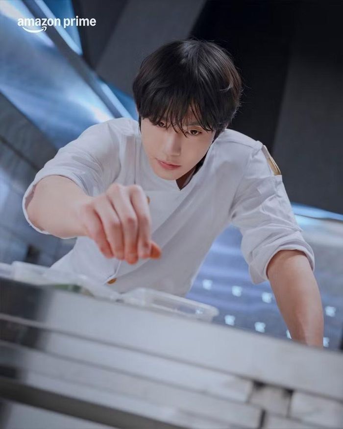 Trong khi đó, Ahn Hyo Seop sẽ tái xuất màn ảnh nhỏ với vai Kang Han, một đầu bếp được đào tạo bài bản tại nước ngoài trong bộ phim truyền hình cuối tuần sắp tới của đài JTBC mang tên 'The Final Table', dự kiến ​​ra mắt vào ngày 24/10.