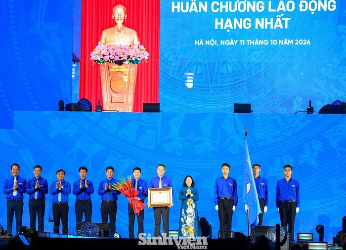 Hội Liên hiệp Thanh niên Việt Nam đón nhận Huân chương Lao động hạng Nhất.