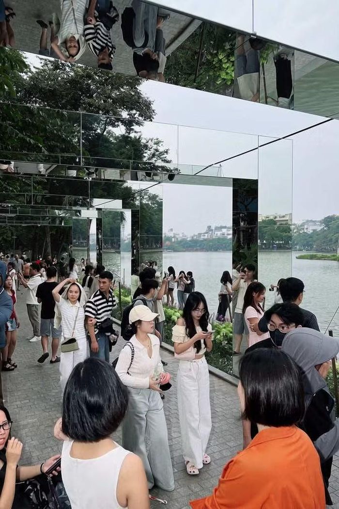 Công trình được thực hiện nhân dịp 72 năm Ngày Giải phóng Thủ đô 10/10, mở trưng bày từ ngày 8/10 đến hết 2/12/2026.