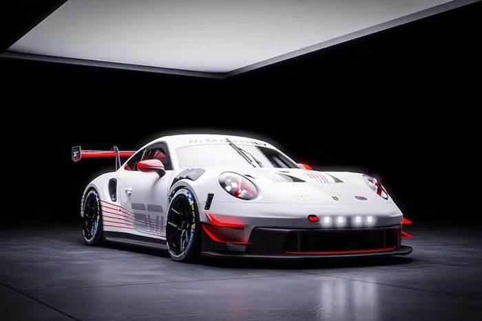 Bên cạnh động cơ mới, 911 GT3 Cup MR 30 sở hữu các nâng cấp về khí động học, hệ thống làm mát và cắt giảm trọng lượng tương tự bản GT3 Cup MR tiêu chuẩn, đi kèm logo "30 Years of Manthey" xuất hiện trên cánh gió sau và ghế ngồi.