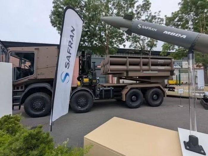 Hệ thống pháo phản lực dẫn đường Thundart tại Triển lãm Eurosatory 2026.