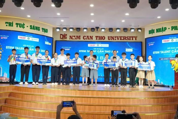 Các đội thi xuất sắc nhận Giải Ba tại STEM Talent Cần Thơ 2026.