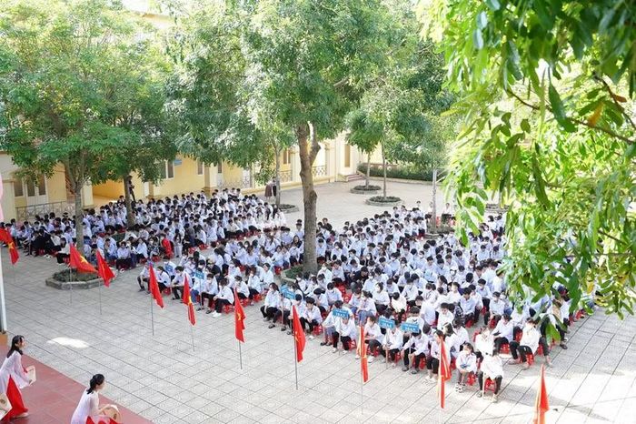 Chỉ tiêu tuyển sinh lớp 10 GDTX cấp THPT năm học 2026 - 2027 của Trung tâm GDNN-GDTX Kim Bảng là 315 học sinh.