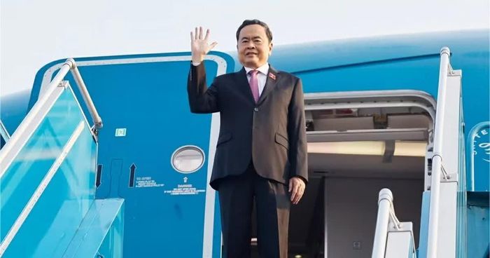 Chủ tịch Quốc hội Trần Thanh Mẫn rời Hà Nội, lên đường thăm chính thức Trung Quốc. (Nguồn: TTXVN)