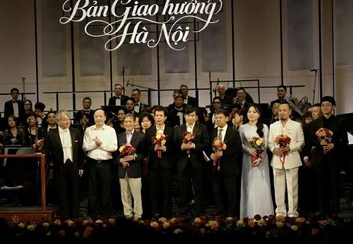 Không chỉ là người nghệ sĩ đồng hành cùng ca sĩ, Nguyễn Huy Phương còn là người con đang tiếp nối di sản âm nhạc của cha mình. (Ảnh: Hạnh An An)