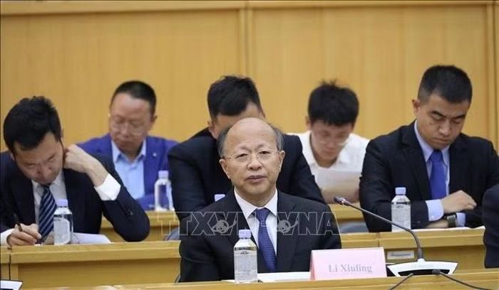 Đồng chí Lý Tú Lĩnh, Chủ nhiệm Ủy ban Thường vụ Nhân Đại thành phố Bắc Kinh báo cáo tại buổi tọa đàm trao đổi kinh nghiệm với Nhân Đại 3 cấp thành phố Bắc Kinh. Ảnh: Quang Hưng/PV TTXVN tại Trung Quốc