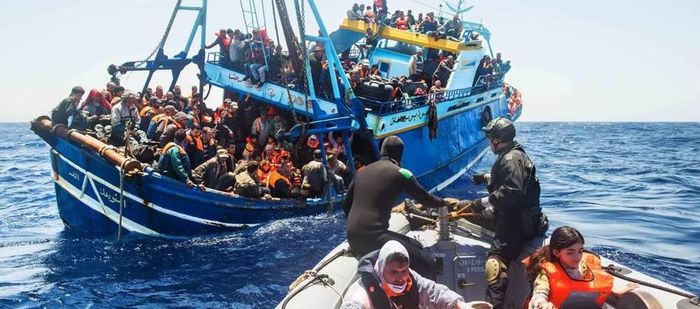 Ảnh minh họa về những chuyến thuyền chở người di cư vượt biển. Ảnh: Italian Coastguard