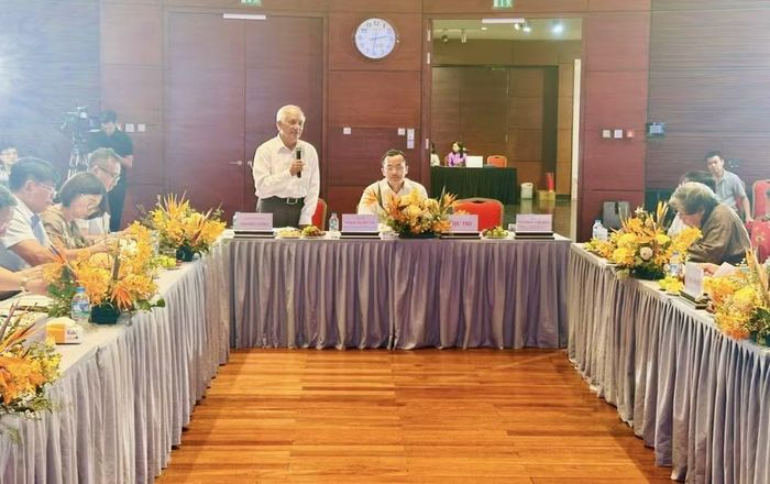 PGS.TS Trần Đức Cường phát biểu tại tọa đàm. Ảnh: Hoàng Lân