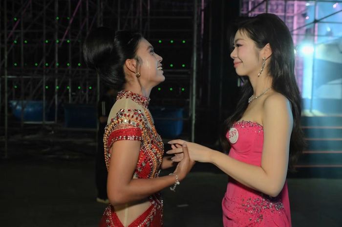 Neang Lin chia sẻ cô có cơ hội đi đến nhiều nơi, gặp gỡ nhiều người và học hỏi từ các thí sinh. Những trải nghiệm ấy giúp cô trưởng thành hơn từng ngày. Người đẹp tin rằng khi một cánh cửa khép lại, những cơ hội mới vẫn mở ra.