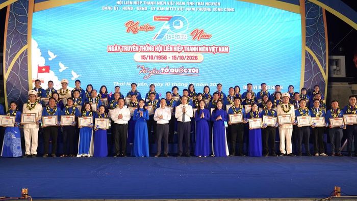 Tuyên dương 70 cán bộ Hội tiêu biểu giai đoạn 2021 - 2025.