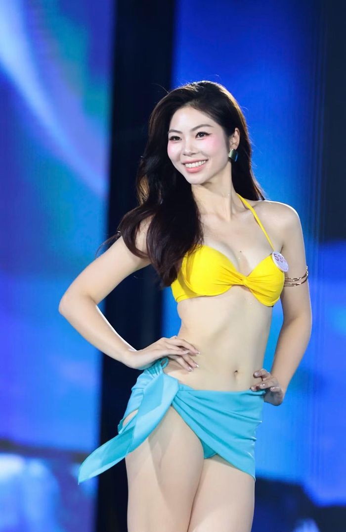 Văn Hà Phương Nhi dừng chân ở top 53. Cô tốt nghiệp loại Giỏi ngành Quản trị Khách sạn và Nhà hàng quốc tế tại Blue Mountains International Hotel Management School (Australia).