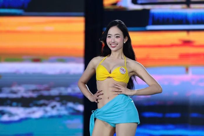 Bùi Minh Phương ghi danh vào top 25. Cô sinh năm 2005 đến từ Hà Nội, IELTS 8.0, là sinh viên năm cuối ngành Quản trị tại trường Kinh tế và Khoa học Chính trị London (London School of Economics and Political Science - LSE).