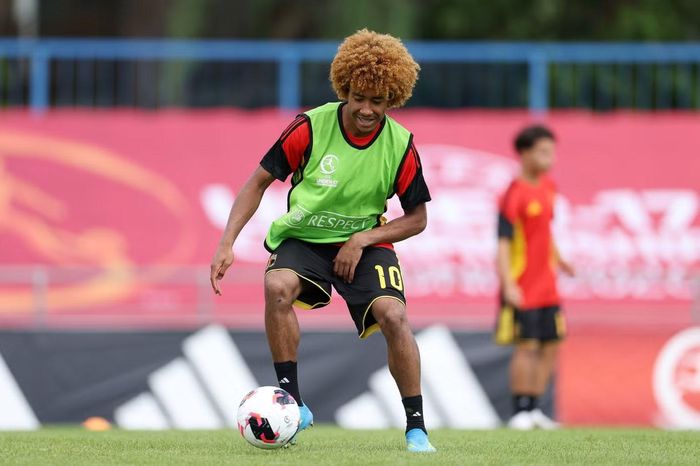 Dierckx và Joshua Nga Kana, 2 nhân tố tiềm năng của bóng đá Bỉ.