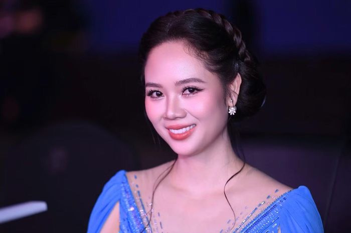 Phạm Thị Mai Phương sinh năm 1985 tại Hải Phòng, đăng quang Hoa hậu Việt Nam 2002 khi đang học chuyên Lý tại Trường THPT chuyên Trần Phú. Với chiều cao 1,69 m cùng gương mặt trong sáng, cô trở thành đại diện Việt Nam đầu tiên dự Miss World, lọt vào top 20 năm 2002. Sau đăng quang, Mai Phương sang Anh học ngành Quản trị kinh doanh tại Đại học Luton. Trở về nước, cô chọn lập nghiệp ở Hải Phòng, công tác trong ngành hải quan.