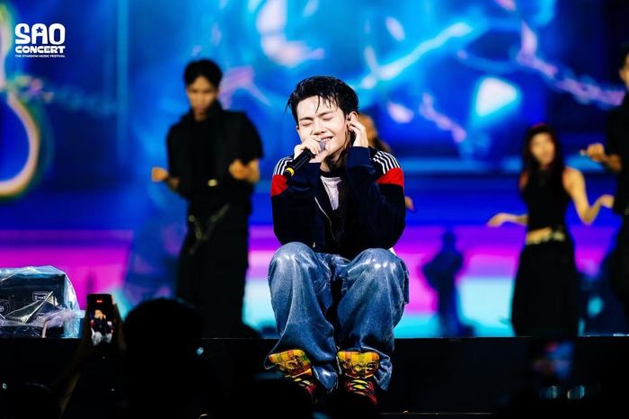 Jaysonlei được khán giả khen hết lời nhờ khả năng hát live cực tốt, giọng hát bắt mic và khả năng kiểm soát sân khấu.