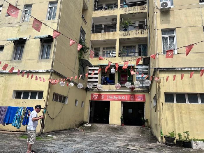 Theo Liên đoàn Lao động TPHCM, việc chuyển đổi số căn hộ này thành nhà cho thuê có thể tận dụng ngay quỹ nhà sẵn có, giảm lãng phí tài sản và bổ sung nguồn cung cho người lao động thay vì phải chờ xây dựng dự án mới.