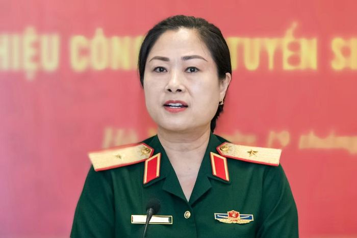Thiếu tướng, Tiến sĩ Phùng Thị Phú - Phó Cục trưởng Cục Quân huấn - Nhà trường, Bộ Tổng tham mưu.