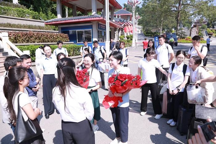 Đoàn 20 thanh niên Trung Quốc sang Việt Nam tham gia hành trình đỏ 2026.