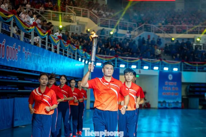 Trên cơ sở đó, thành phố tiếp tục phát triển sâu rộng phong trào TDTT quần chúng, chú trọng thể thao học đường, tập trung đầu tư có trọng tâm, trọng điểm đối với các môn thể thao thế mạnh, nâng cao chất lượng đào tạo vận động viên và huấn luyện viên.