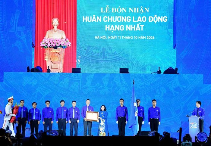 Hội LHTN Việt Nam vinh dự được Đảng và Nhà nước trao tặng Huân chương Lao động hạng Nhất. Ảnh: Xuân Tùng