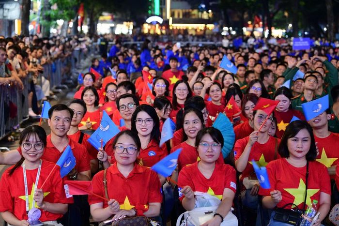 Bạn trẻ tham gia lễ kỷ niệm 70 năm Ngày truyền thống Hội LHTN Việt Nam. Ảnh: Xuân Tùng