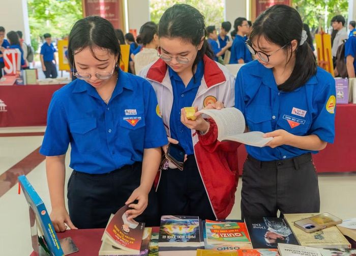 Phong trào được phát động nhằm khuyến khích đoàn viên, thanh niên đọc sách hằng ngày; duy trì tủ sách, góc đọc, câu lạc bộ đọc sách tại cơ sở Đoàn ở Huế.