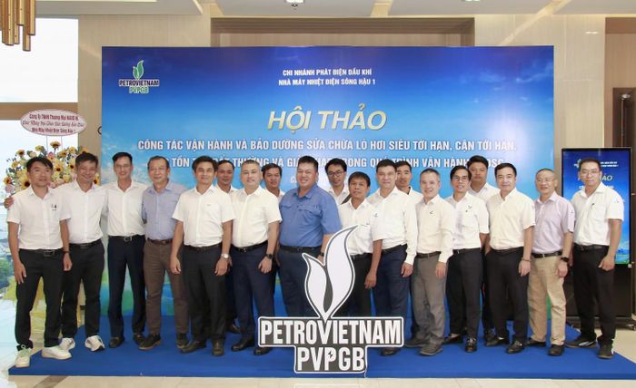 Các đại biểu tham gia hội thảo.