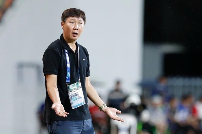 Cũng như khiến HLV Kim Sang Sik đau đầu
