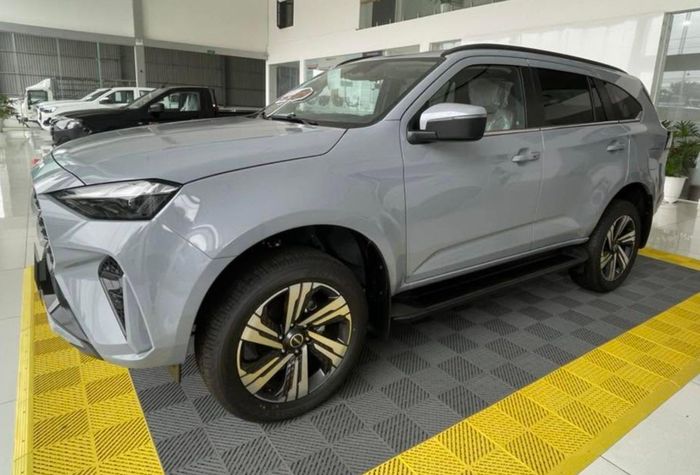 Isuzu mu-X tiếp tục đứng cuối danh sách 10 mẫu ô tô bán chậm nhất với vỏn vẹn 4 xe bán ra. Ảnh: Isuzu Lâm Đồng