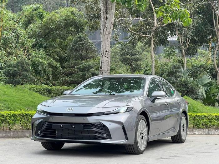Toyota Camry Hybrid với 131 xe bán ra trong tháng 9. Kết quả này giảm 31,8% so với 192 xe của tháng 8. Ảnh: Toyota Từ Liêm