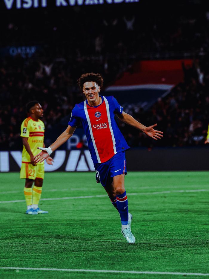 Ba cầu thủ ghi bàn cho đội chủ nhà - Ảnh: PSG