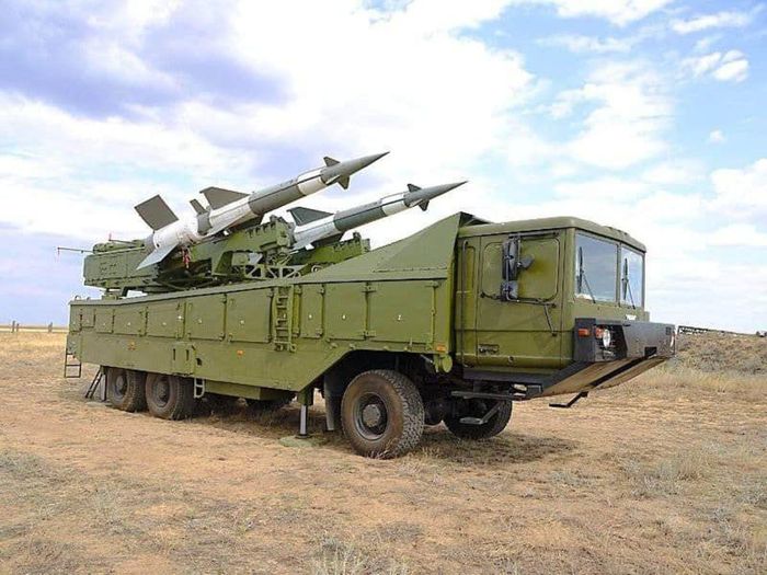 Bệ phóng tự hành của hệ thống tên lửa phòng không S-125-2M Pechora-2M. Ảnh: militarnyi.com