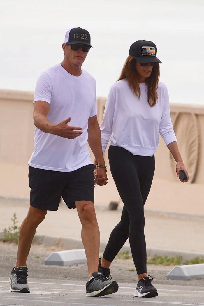 Hình ảnh mới nhất của vợ chồng Cindy Crawford. Ảnh: Backgrid
