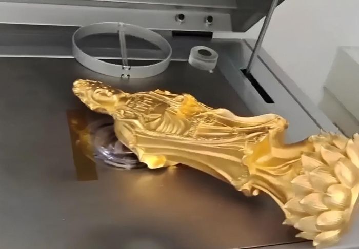 Bức tượng Quan Âm nặng 2kg được giới thiệu là vàng nguyên chất 24K nhưng thực tế chỉ là đồng và kẽm. Ảnh: The Paper
