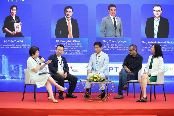 Các diễn giả tại phiên thảo luận chuyên đề “Agent City – Năng lực, Thể chế và Sandbox”. Ảnh: HP
