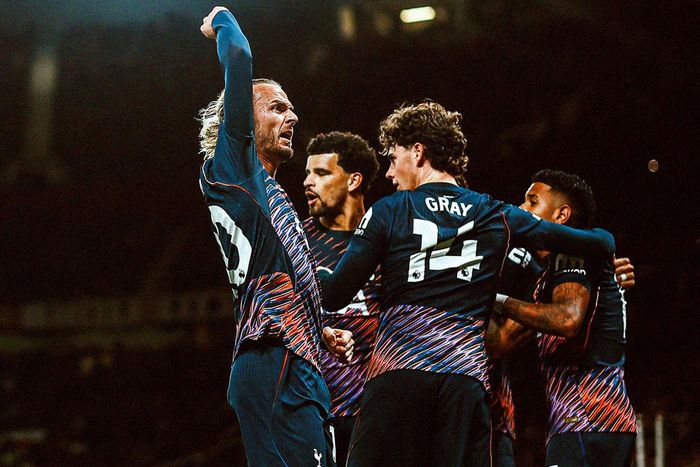 Tottenham gỡ hòa trong bối cảnh chỉ còn 10 người. Ảnh: TH