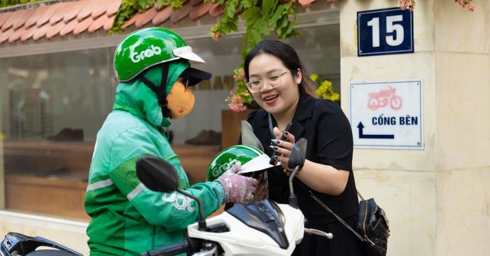 Về mở rộng bảo hiểm xã hội, Thủ tướng yêu cầu nghiên cứu, xác định trách nhiệm đóng góp của Nhà nước, người lao động và doanh nghiệp cung cấp nền tảng số (gọi xe, taxi công nghệ...). Ảnh: TL