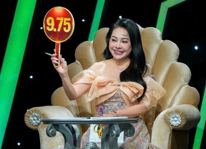 Sau hơn 30 năm đi hát, Đông Đào chưa từng dừng lại. Ngoài duy trì làm nghề với tinh thần cầu thị, chị còn thường xuyên được mời làm giám khảo gameshow, cuộc thi hát và phát triển thành công sự nghiệp thứ 2 là giảng viên thanh nhạc. Khoảng năm 2007, được sự động viên của ông xã, Đông Đào lấn sân kinh doanh và đạt được thành công nhất định.