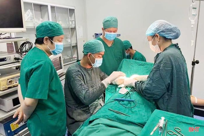 Nhiều kỹ thuật ngoại khoa được Trung tâm Y tế Đức Thọ làm chủ.