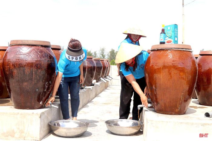 Mỗi năm, cơ sở cung ứng khoảng 2.000 lít nước mắm trên thị trường.