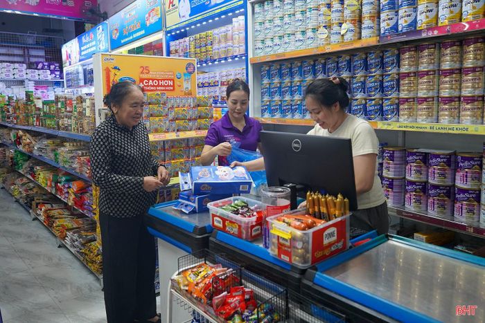 Sự kết hợp giữa ưu thế vốn có với quản lý hiện đại, chất lượng sản phẩm, dịch vụ linh hoạt... sẽ là hướng đi giúp các cửa hàng tạp hóa thích ứng, tiếp tục tồn tại.