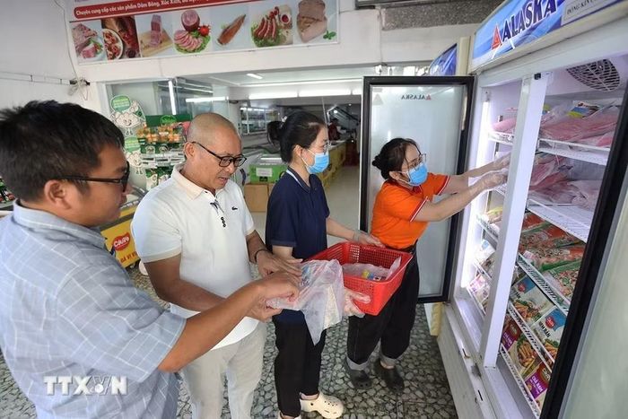 Cửa hàng thực phẩm an toàn Duy Tân ở xã Tuy Phước Bắc, tỉnh Gia Lai (mới), xã Tuy Phước Bắc là 1 trong 3 xã đạt chuẩn nông thôn mới nâng cao sau hợp nhất. (Ảnh: Vũ Sinh/TTXVN)