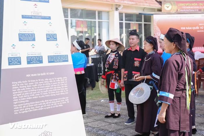 Theo dòng chảy thời gian, Văn Miếu-Quốc Tử Giám trở thành biểu tượng của truyền thống hiếu học, tôn sư trọng đạo và trọng dụng hiền tài. Những giá trị này được gìn giữ, trao truyền qua nhiều thế hệ, góp phần vun đắp nền tảng văn hóa và tinh thần hiếu học của dân tộc Việt Nam. (Ảnh: Trịnh Ngọc/Vietnam+)
